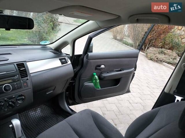 Черный Ниссан Тиида, объемом двигателя 1.6 л и пробегом 114 тыс. км за 6900 $, фото 5 на Automoto.ua