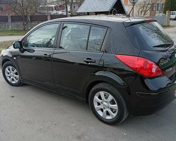 Черный Ниссан Тиида, объемом двигателя 1.6 л и пробегом 240 тыс. км за 7900 $, фото 2 на Automoto.ua