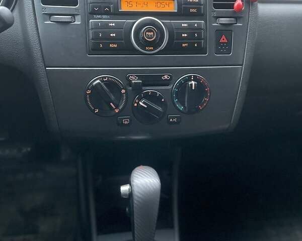 Черный Ниссан Тиида, объемом двигателя 1.6 л и пробегом 188 тыс. км за 6700 $, фото 8 на Automoto.ua