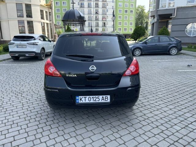Черный Ниссан Тиида, объемом двигателя 1.8 л и пробегом 140 тыс. км за 6300 $, фото 2 на Automoto.ua