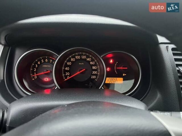 Черный Ниссан Тиида, объемом двигателя 1.6 л и пробегом 129 тыс. км за 5500 $, фото 5 на Automoto.ua