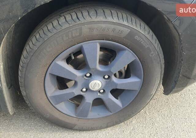 Черный Ниссан Тиида, объемом двигателя 1.6 л и пробегом 229 тыс. км за 5900 $, фото 9 на Automoto.ua