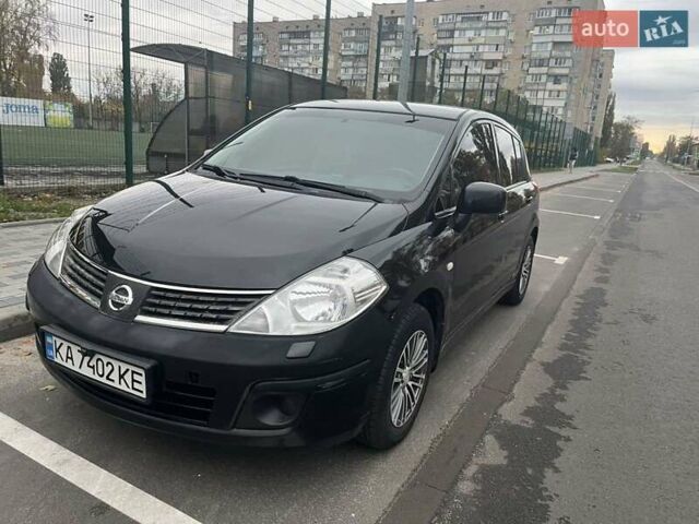 Черный Ниссан Тиида, объемом двигателя 1.6 л и пробегом 129 тыс. км за 5500 $, фото 2 на Automoto.ua