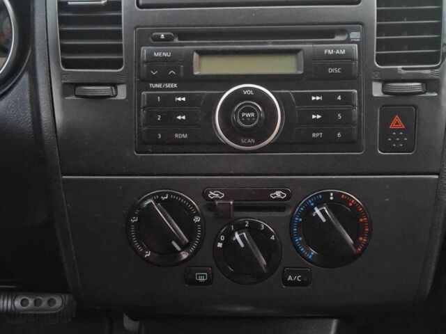 Черный Ниссан Тиида, объемом двигателя 0 л и пробегом 110 тыс. км за 7200 $, фото 15 на Automoto.ua