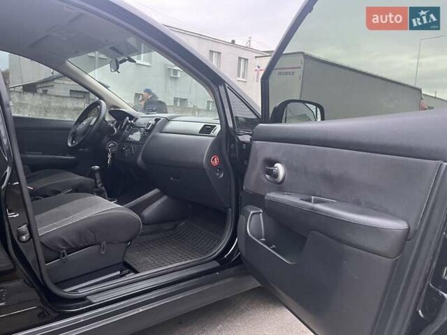 Черный Ниссан Тиида, объемом двигателя 1.6 л и пробегом 129 тыс. км за 5500 $, фото 6 на Automoto.ua