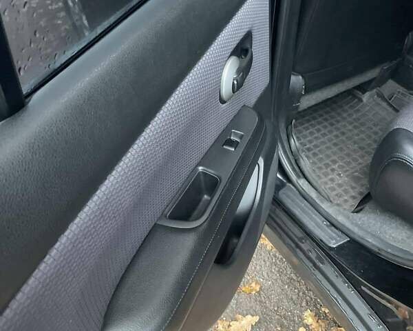 Черный Ниссан Тиида, объемом двигателя 1.6 л и пробегом 188 тыс. км за 6700 $, фото 14 на Automoto.ua