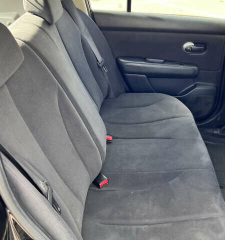 Чорний Ніссан Тііда, об'ємом двигуна 1.6 л та пробігом 114 тис. км за 6000 $, фото 5 на Automoto.ua