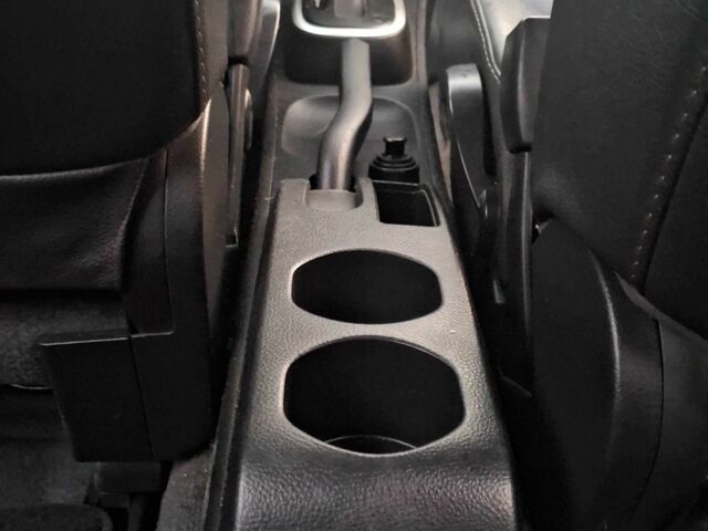 Черный Ниссан Тиида, объемом двигателя 0 л и пробегом 110 тыс. км за 7200 $, фото 9 на Automoto.ua