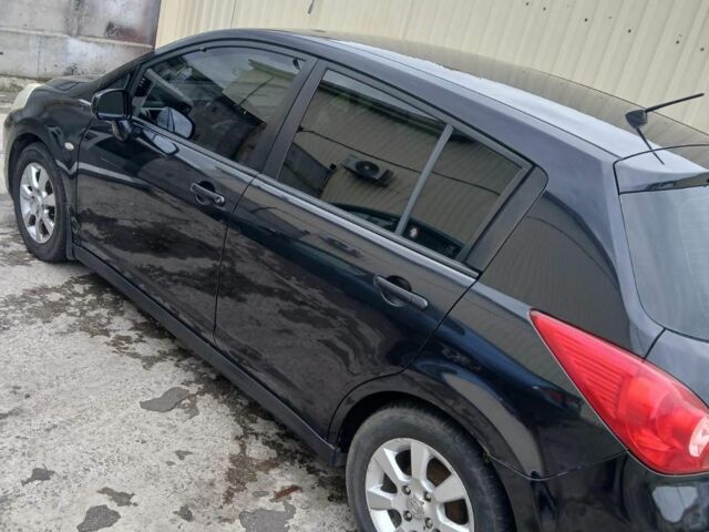 Черный Ниссан Тиида, объемом двигателя 1.6 л и пробегом 220 тыс. км за 5498 $, фото 9 на Automoto.ua