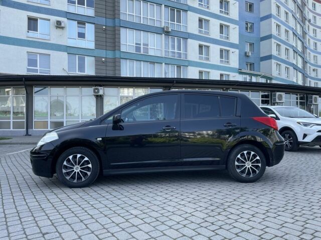 Черный Ниссан Тиида, объемом двигателя 1.8 л и пробегом 140 тыс. км за 6300 $, фото 1 на Automoto.ua