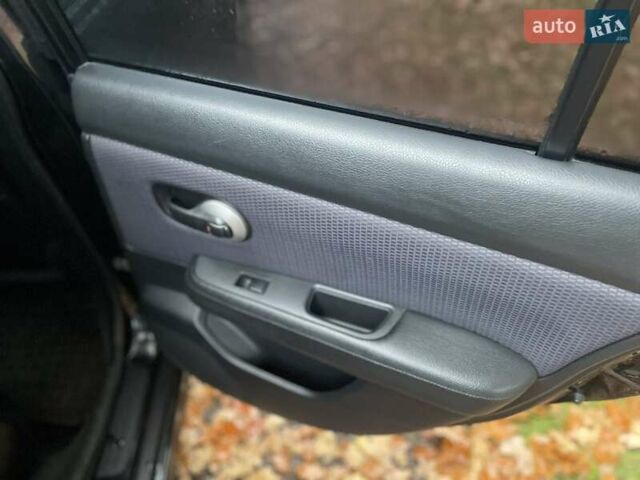 Черный Ниссан Тиида, объемом двигателя 1.6 л и пробегом 188 тыс. км за 6700 $, фото 12 на Automoto.ua