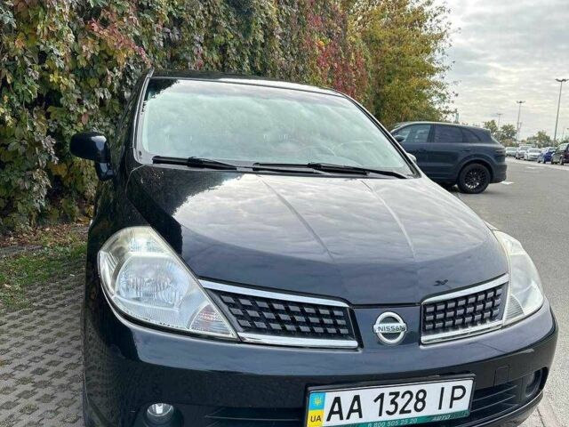 Черный Ниссан Тиида, объемом двигателя 1.6 л и пробегом 117 тыс. км за 7400 $, фото 2 на Automoto.ua