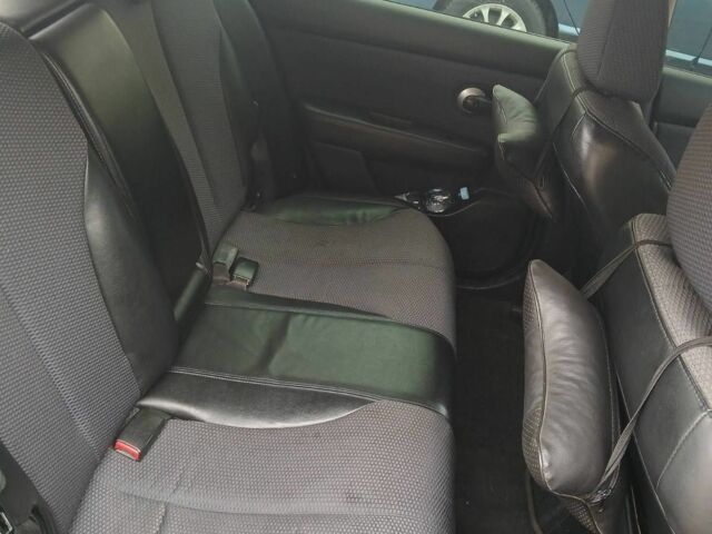 Черный Ниссан Тиида, объемом двигателя 1.6 л и пробегом 220 тыс. км за 5498 $, фото 8 на Automoto.ua