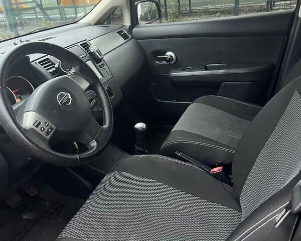 Черный Ниссан Тиида, объемом двигателя 1.6 л и пробегом 129 тыс. км за 5500 $, фото 8 на Automoto.ua