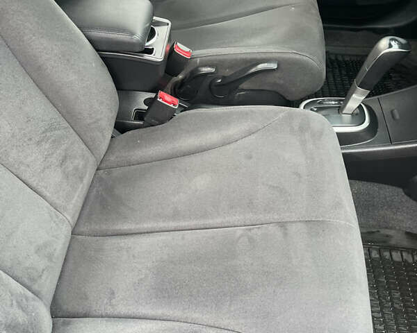 Черный Ниссан Тиида, объемом двигателя 1.6 л и пробегом 138 тыс. км за 6400 $, фото 23 на Automoto.ua