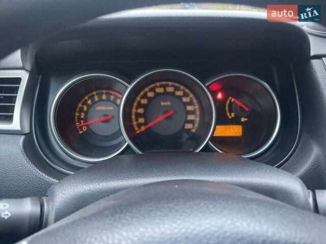Черный Ниссан Тиида, объемом двигателя 1.6 л и пробегом 188 тыс. км за 6700 $, фото 5 на Automoto.ua