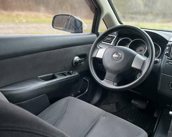 Черный Ниссан Тиида, объемом двигателя 1.6 л и пробегом 138 тыс. км за 6400 $, фото 19 на Automoto.ua