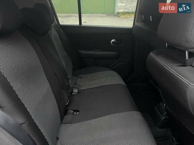 Черный Ниссан Тиида, объемом двигателя 1.6 л и пробегом 129 тыс. км за 5500 $, фото 3 на Automoto.ua