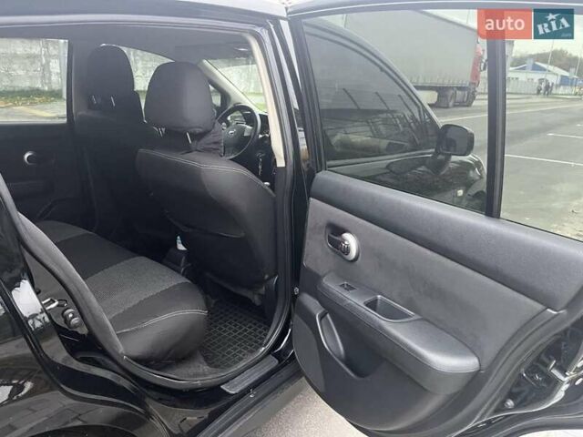 Черный Ниссан Тиида, объемом двигателя 1.6 л и пробегом 129 тыс. км за 5500 $, фото 1 на Automoto.ua