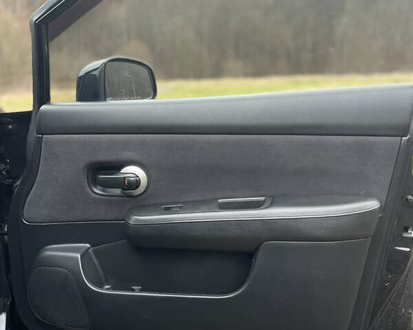 Черный Ниссан Тиида, объемом двигателя 1.6 л и пробегом 138 тыс. км за 6400 $, фото 25 на Automoto.ua