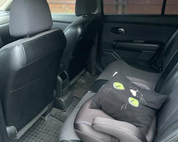 Черный Ниссан Тиида, объемом двигателя 1.6 л и пробегом 188 тыс. км за 6700 $, фото 13 на Automoto.ua