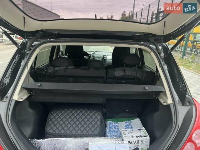 Черный Ниссан Тиида, объемом двигателя 1.6 л и пробегом 129 тыс. км за 5500 $, фото 7 на Automoto.ua