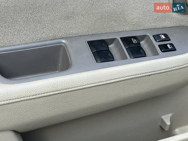 Черный Ниссан Тиида, объемом двигателя 1.6 л и пробегом 169 тыс. км за 6200 $, фото 20 на Automoto.ua