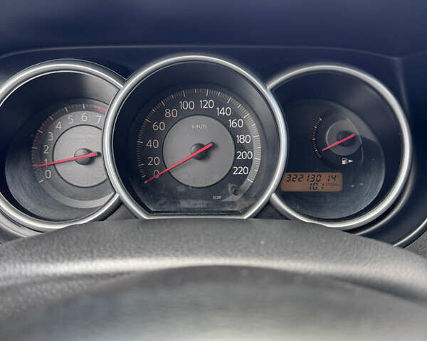 Черный Ниссан Тиида, объемом двигателя 1.6 л и пробегом 300 тыс. км за 4500 $, фото 8 на Automoto.ua