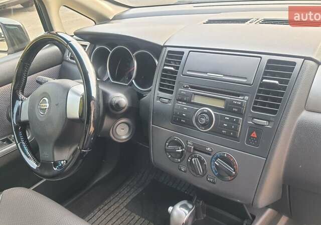 Черный Ниссан Тиида, объемом двигателя 1.6 л и пробегом 229 тыс. км за 5900 $, фото 3 на Automoto.ua