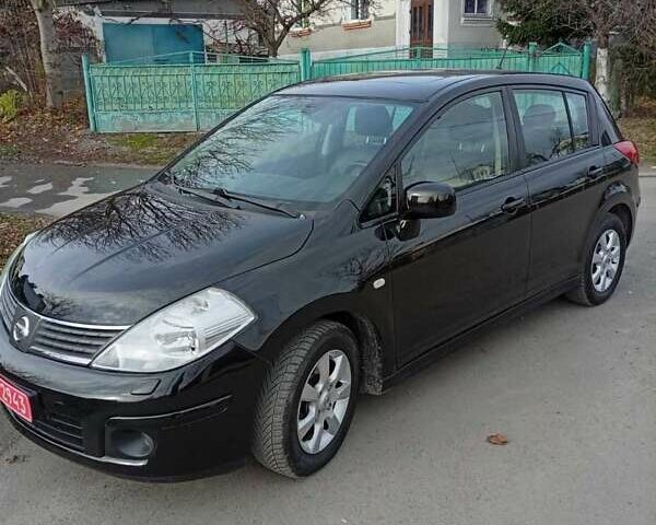 Черный Ниссан Тиида, объемом двигателя 1.6 л и пробегом 240 тыс. км за 7900 $, фото 1 на Automoto.ua