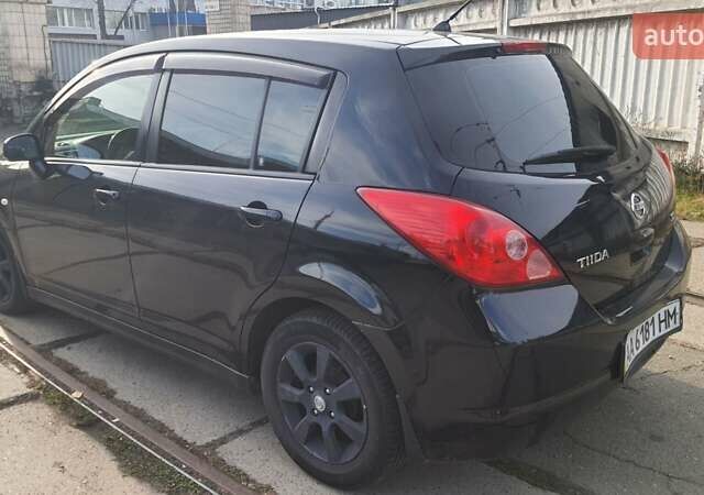 Черный Ниссан Тиида, объемом двигателя 1.6 л и пробегом 229 тыс. км за 5900 $, фото 4 на Automoto.ua