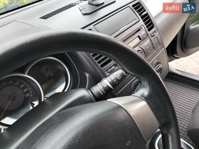 Черный Ниссан Тиида, объемом двигателя 1.6 л и пробегом 114 тыс. км за 6900 $, фото 21 на Automoto.ua