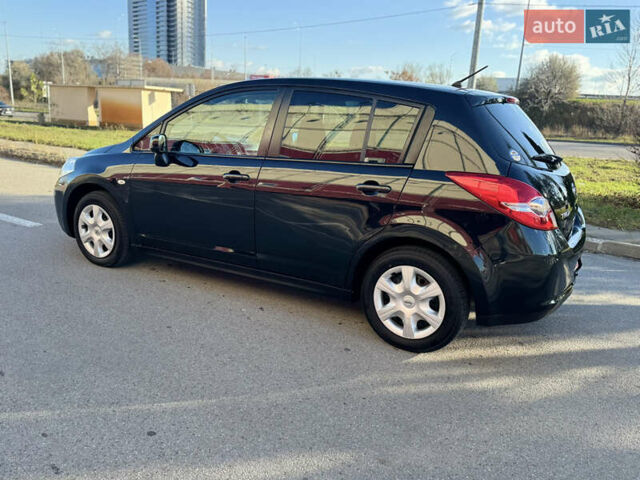 Черный Ниссан Тиида, объемом двигателя 1.5 л и пробегом 30 тыс. км за 7800 $, фото 5 на Automoto.ua