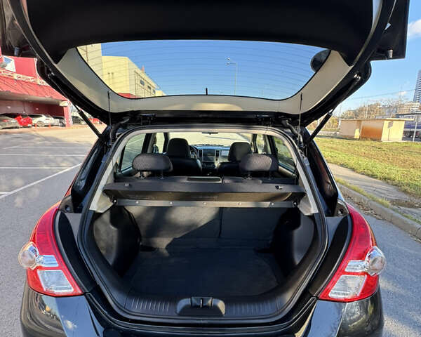 Черный Ниссан Тиида, объемом двигателя 1.5 л и пробегом 30 тыс. км за 7800 $, фото 12 на Automoto.ua