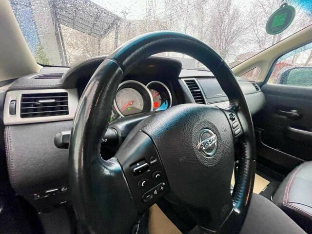 Черный Ниссан Тиида, объемом двигателя 1.5 л и пробегом 102 тыс. км за 7400 $, фото 9 на Automoto.ua