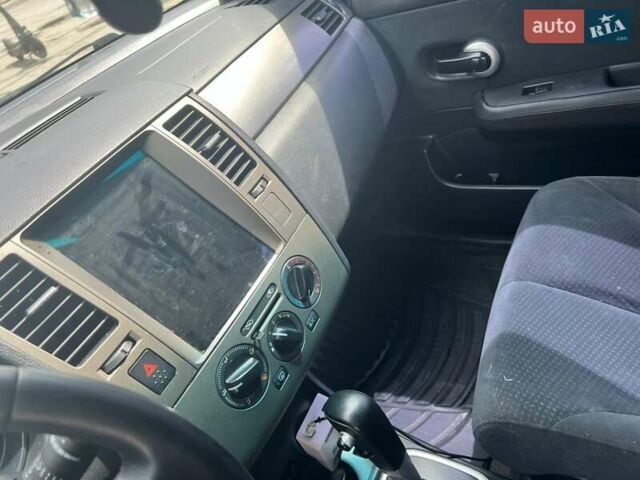 Черный Ниссан Тиида, объемом двигателя 1.6 л и пробегом 237 тыс. км за 6199 $, фото 7 на Automoto.ua