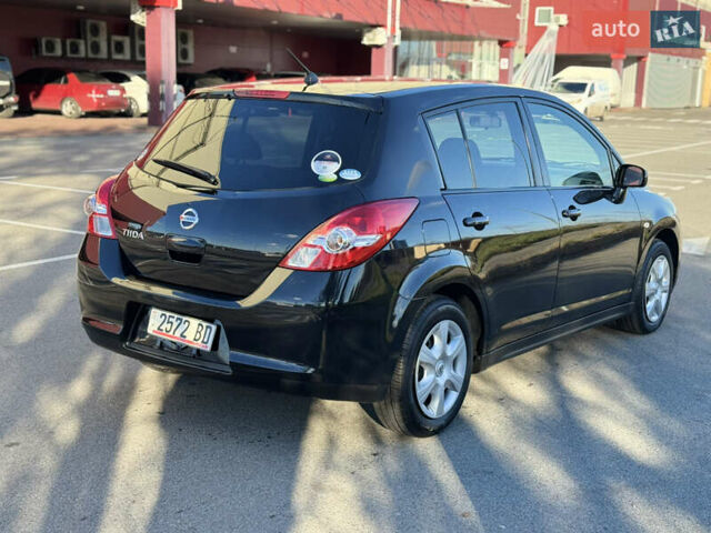 Черный Ниссан Тиида, объемом двигателя 1.5 л и пробегом 30 тыс. км за 7800 $, фото 2 на Automoto.ua
