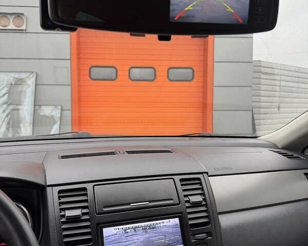 Черный Ниссан Тиида, объемом двигателя 1.6 л и пробегом 95 тыс. км за 10200 $, фото 6 на Automoto.ua