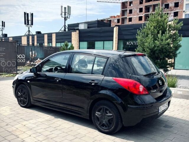Черный Ниссан Тиида, объемом двигателя 1.6 л и пробегом 299 тыс. км за 5600 $, фото 13 на Automoto.ua