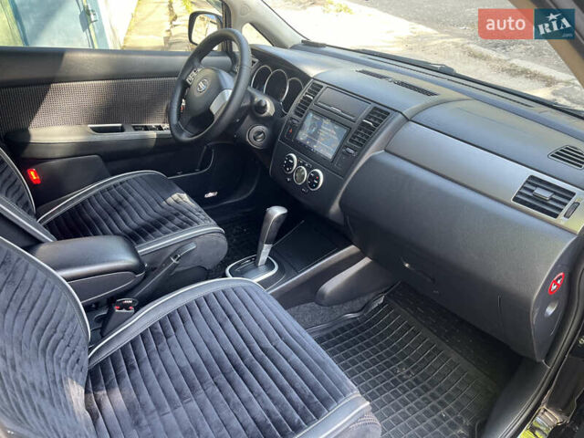 Черный Ниссан Тиида, объемом двигателя 1.6 л и пробегом 95 тыс. км за 10200 $, фото 5 на Automoto.ua