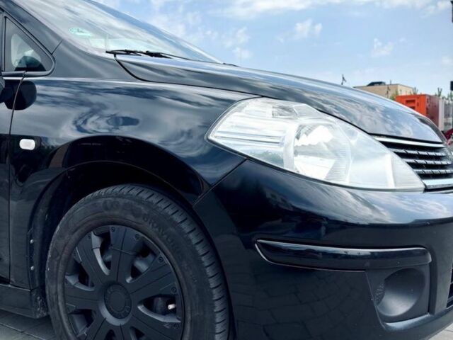 Черный Ниссан Тиида, объемом двигателя 1.6 л и пробегом 299 тыс. км за 5600 $, фото 3 на Automoto.ua