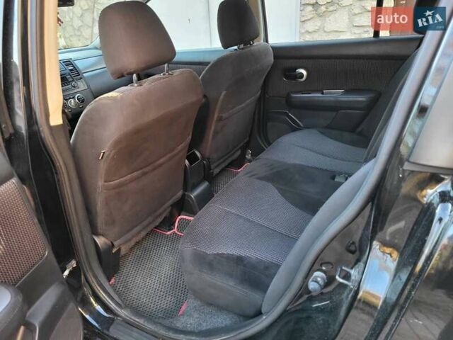 Черный Ниссан Тиида, объемом двигателя 1.6 л и пробегом 99 тыс. км за 7500 $, фото 12 на Automoto.ua