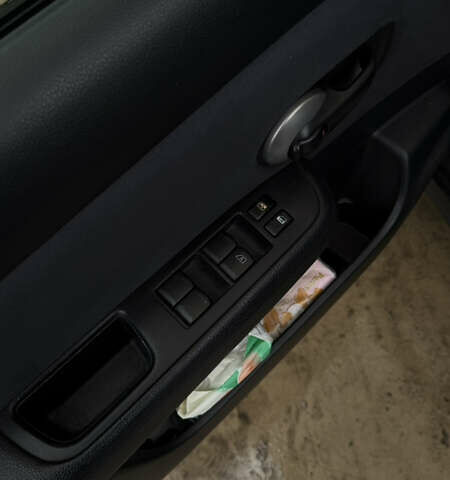 Чорний Ніссан Тііда, об'ємом двигуна 1.5 л та пробігом 94 тис. км за 7000 $, фото 15 на Automoto.ua