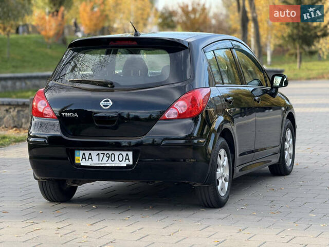 Черный Ниссан Тиида, объемом двигателя 1.6 л и пробегом 60 тыс. км за 9999 $, фото 7 на Automoto.ua