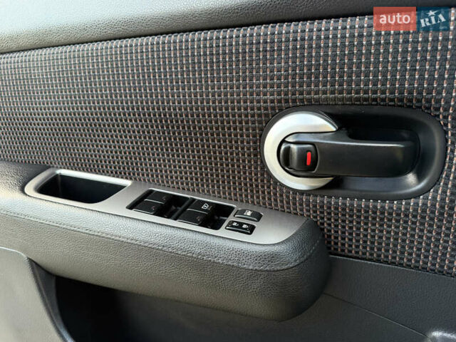 Черный Ниссан Тиида, объемом двигателя 1.6 л и пробегом 60 тыс. км за 9999 $, фото 53 на Automoto.ua