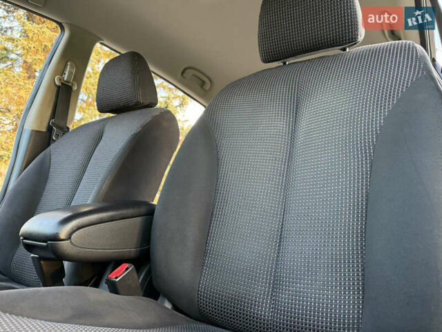 Черный Ниссан Тиида, объемом двигателя 1.6 л и пробегом 60 тыс. км за 9999 $, фото 56 на Automoto.ua