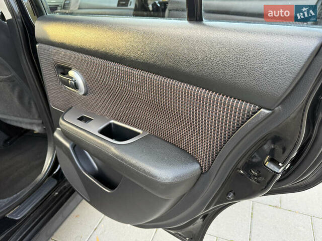 Черный Ниссан Тиида, объемом двигателя 1.6 л и пробегом 60 тыс. км за 9999 $, фото 69 на Automoto.ua