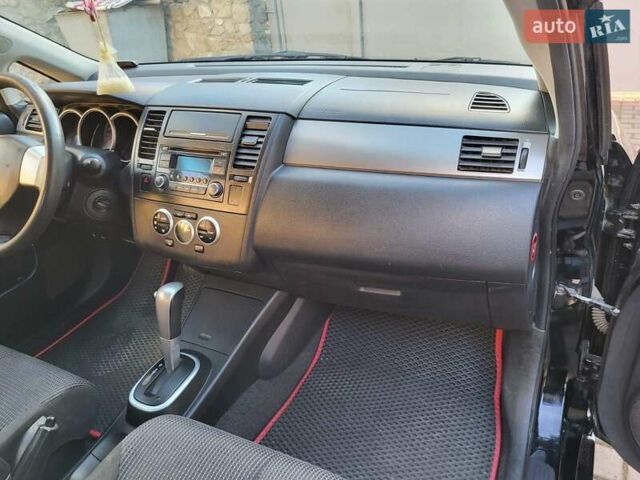 Черный Ниссан Тиида, объемом двигателя 1.6 л и пробегом 99 тыс. км за 7500 $, фото 5 на Automoto.ua