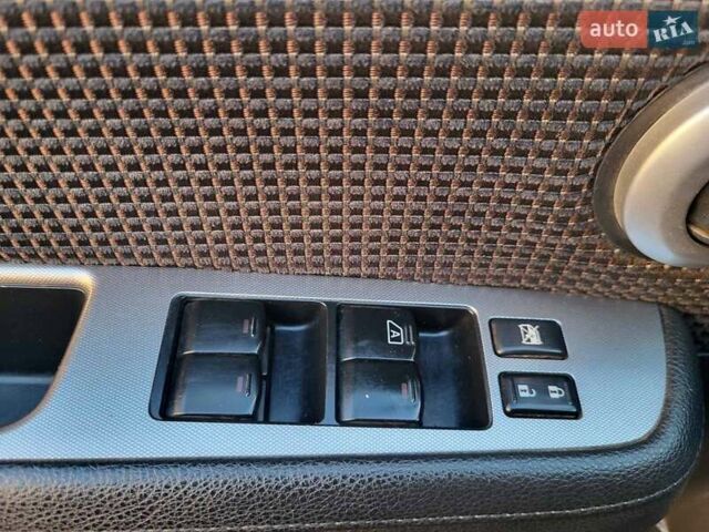 Черный Ниссан Тиида, объемом двигателя 1.6 л и пробегом 99 тыс. км за 7500 $, фото 9 на Automoto.ua