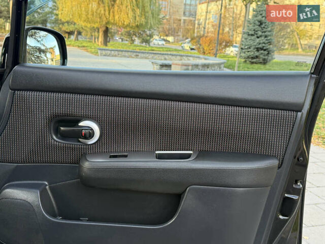 Черный Ниссан Тиида, объемом двигателя 1.6 л и пробегом 60 тыс. км за 9999 $, фото 45 на Automoto.ua